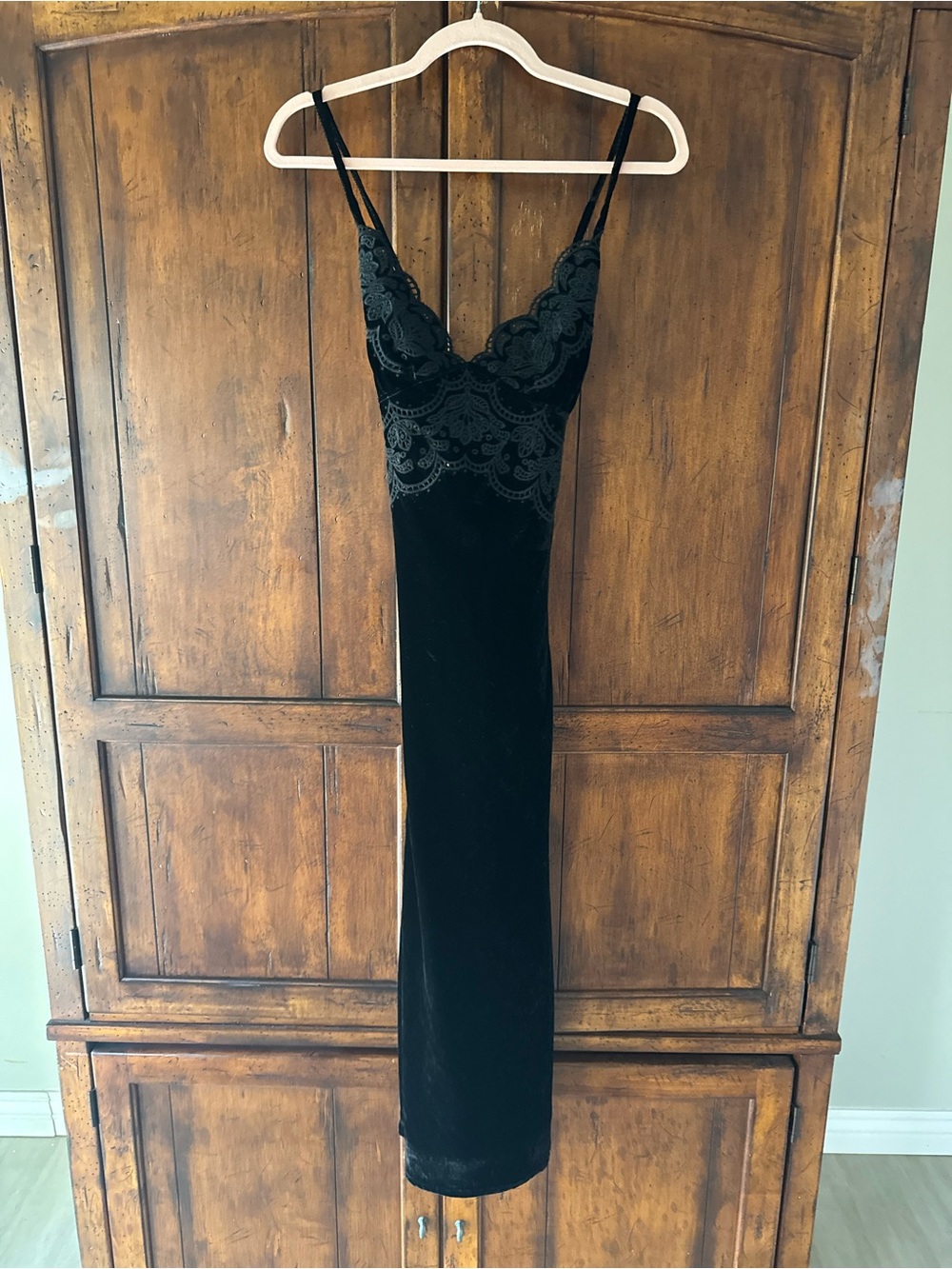 FARM Rio Richelieu Black Lace-Detail Velvet Midi Slip Dress Small - Picture 4 of 9